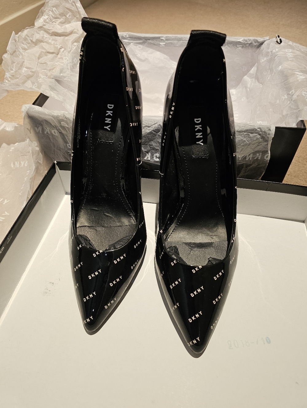 Donna KARAN DKNY New In Box Stilleto Pump Size 7